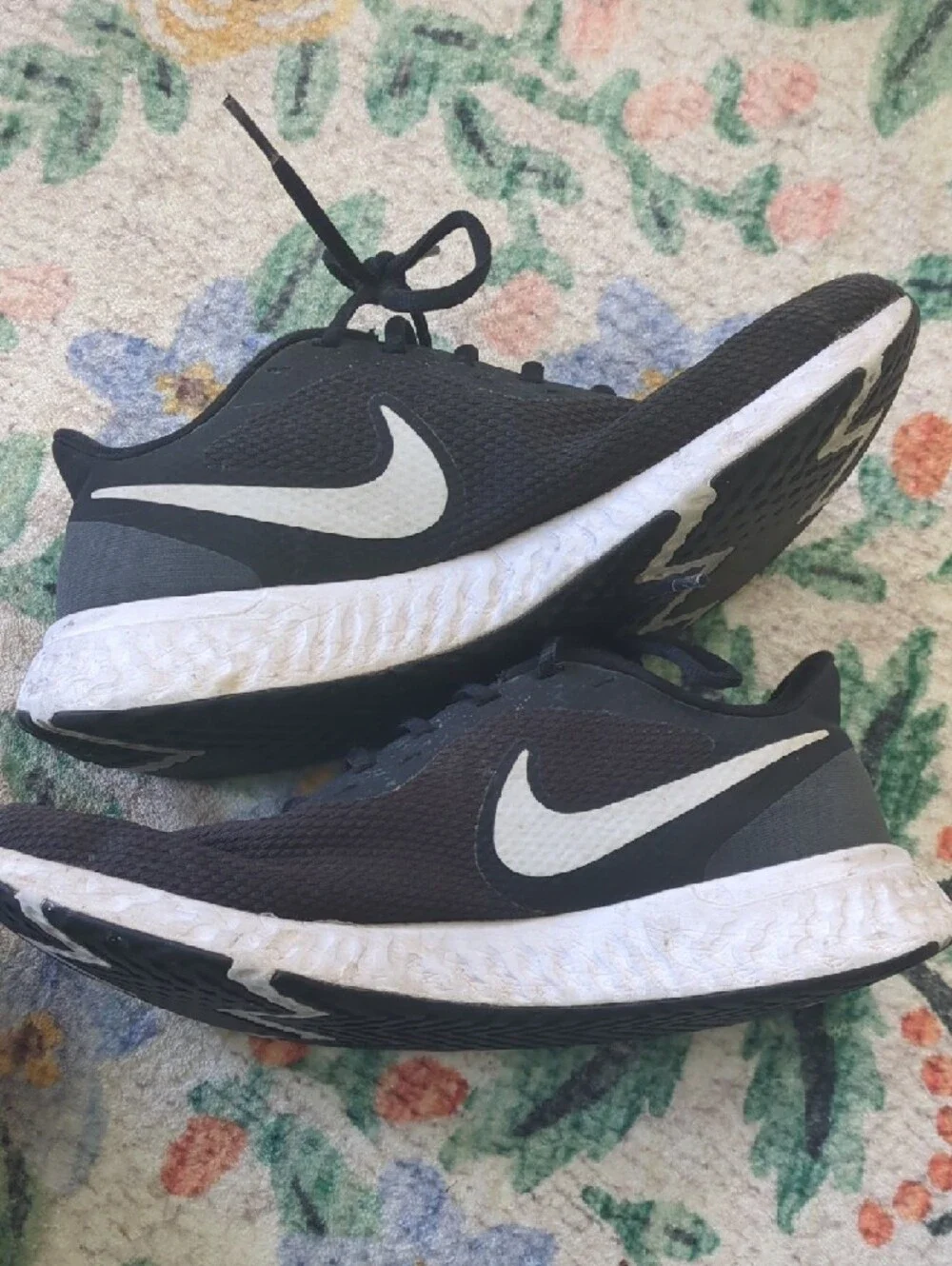 🩷 Nike Black Athletic Mesh Running Sneakers with White Soles